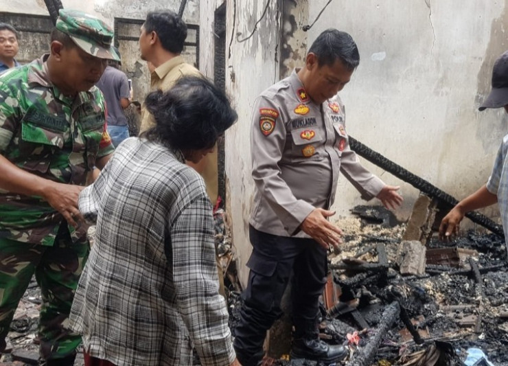 Polres Kediri Kota Berikan Bantuan Warga Korban Kebakaran