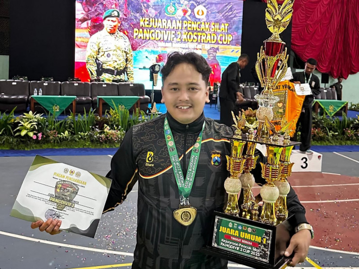 Personel Polres Lamongan, Bripda Sholeh Maulana, Raih Medali Emas di Pencak Silat Pangdivif 2 Cup 2025