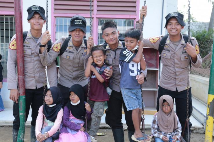 Bedah Sekolah Kepsek bersyukur Kepedulian Taruna Akpol