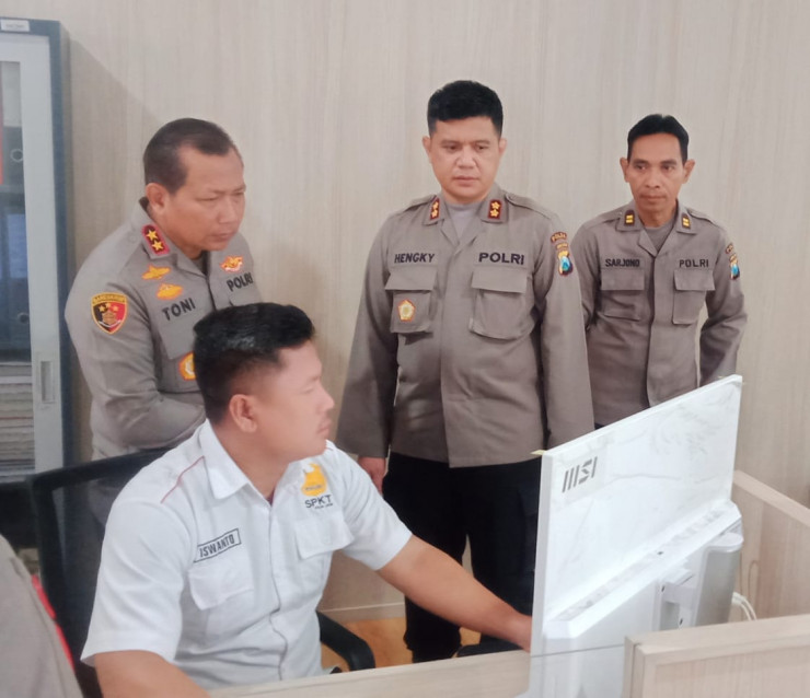 Kapolda Jatim Kunjungi Ruang SPKT, Motivasi Kinerja Personel