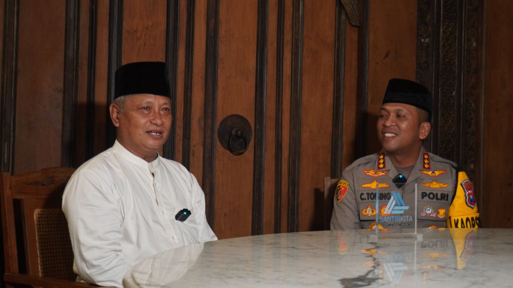 Silaturahmi Ke Ponpes Junwangi, Kapolresta Sidoarjo Diajak Podcast Santri