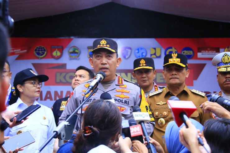Tinjau Kalikangkung, Kapolri Tegaskan Rekayasa Lalin Efektif Bikin Arus Mudik Lancar