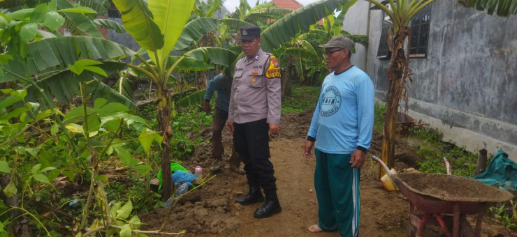 Polsek Sedati Genjot Program Ketahanan Pangan, Bhabinkamtibmas Aktif Dampingi Warga