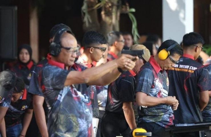 Buka Lomba Menembak Kapolda Jatim Cup 2026, Irjen Pol Nanang Avianto Tekankan Profesionalisme Penggunaan Senjata Api