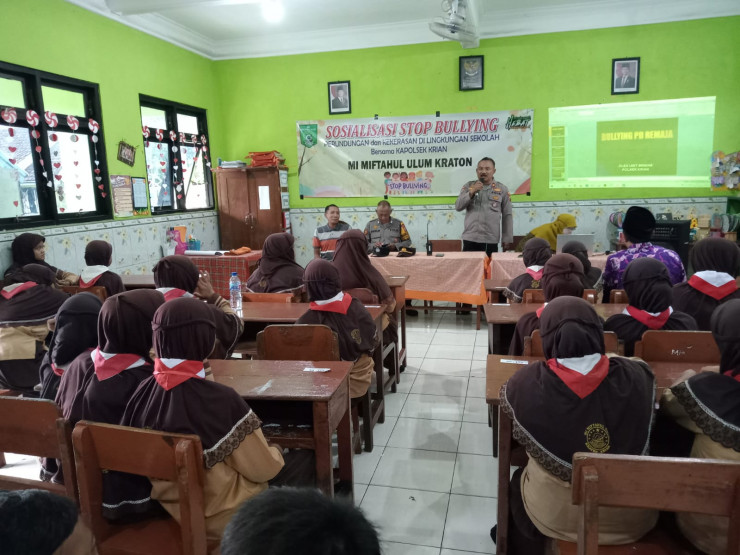 Polsek Krian Edukasi Bahaya Perundungan dan Narkoba ke Pelajar