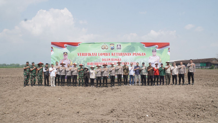 Tim Verifikasi Lomba Ketahanan Pangan Mabes Polri Tinjau Lahan Jagung di Sidoarjo