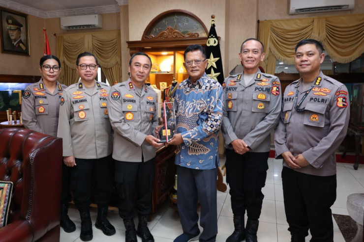 Jajaran Divhumas Polri Laksanakan Anjangsana ke Jend. Pol (Purn) Da'i Bachtiar