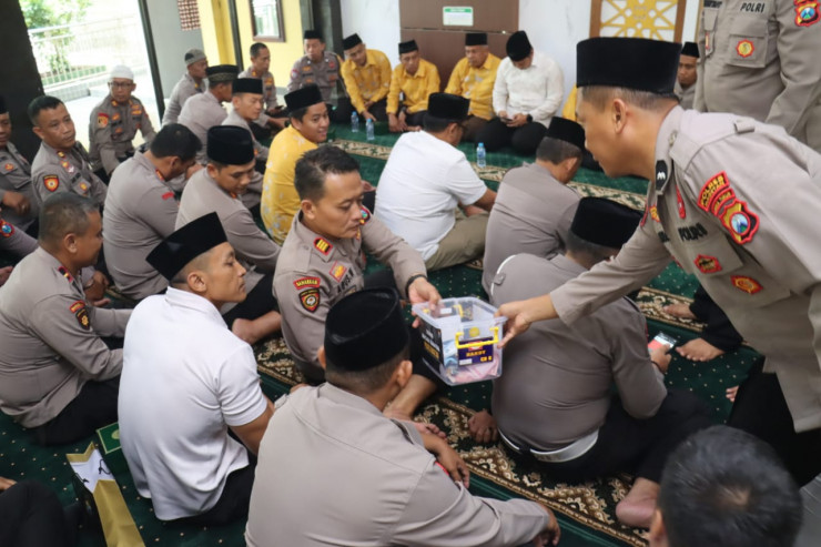 Polres Magetan Sholat Ghoib dan Donasi Kemanusiaan untuk Korban Bencana Aceh Sumatera