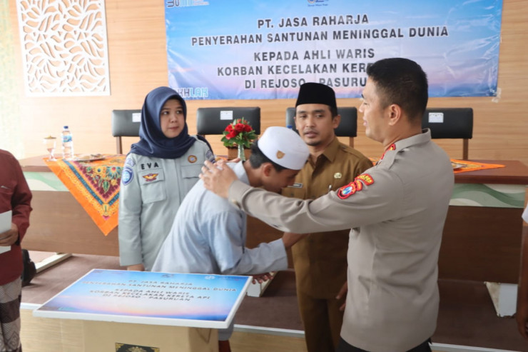 Kapolres Pasuruan Kota Angkat Anak Korban Tewas Sekeluarga Tertabrak Kereta Sebagai Anak Asuh