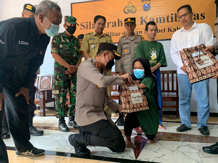 Peduli Sesama, Polres Blitar Kunjungi dan Beri Bantuan Rumah Kinasih