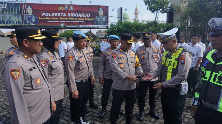 Jelang Pengamanan Tahun Baru, Wakapolesta Sidoarjo Cek Kedisiplinan Anggota
