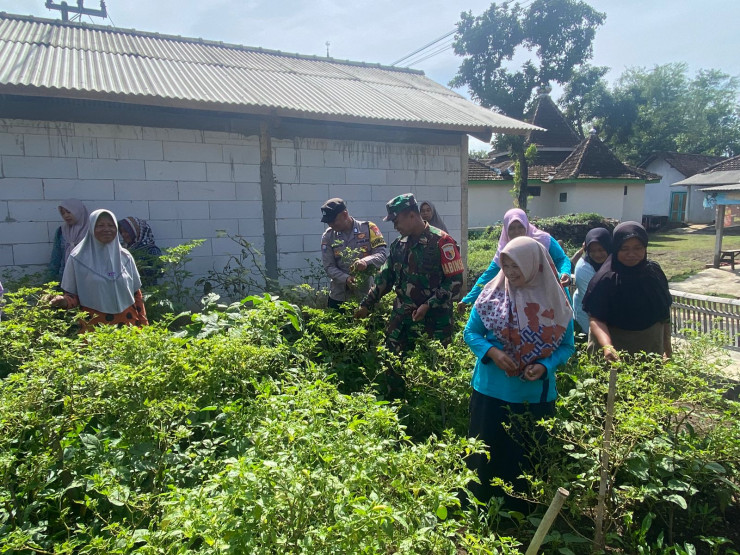 Pak Bhabin di Magetan Ajak Warga Manfaatkan Pekarangan Tanami Sumber Pangan Bergizi