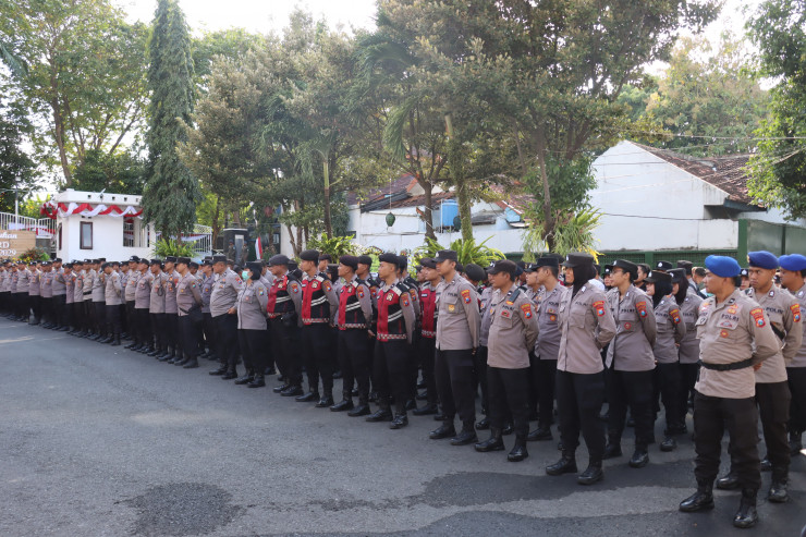 Polresta Banyuwangi Kerahkan Ratusan Personel Pelantikan DPRD Terpilih Berlangsung Kondusif