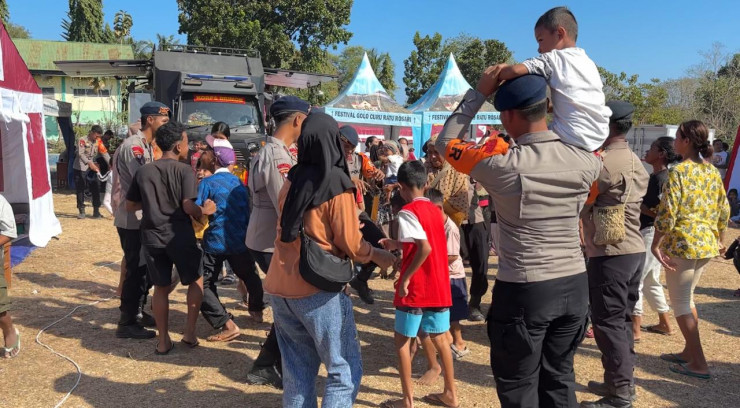 Polri Gelar Senam Trauma Healing untuk Bangkitkan Semangat Pengungsi Pascagempa