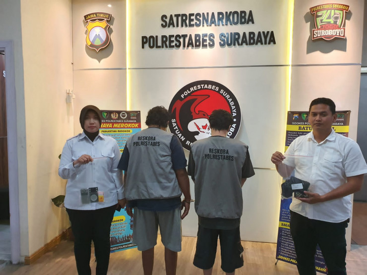 Polrestabes Surabaya Berhasil Ungkap Peredaran Narkoba, Dua Tersangka Berkedok Juru Parkir Diamankan