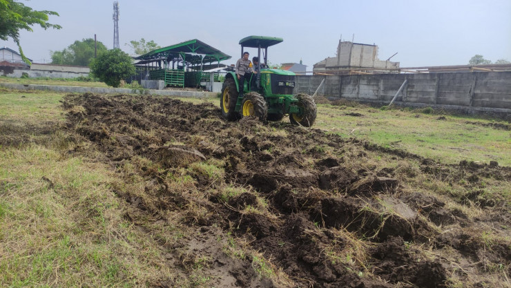 Wujudkan Ketahanan Pangan Polisi di Sidoarjo Buka Lahan Tidur Jadi Produktif Ditanami Jagung