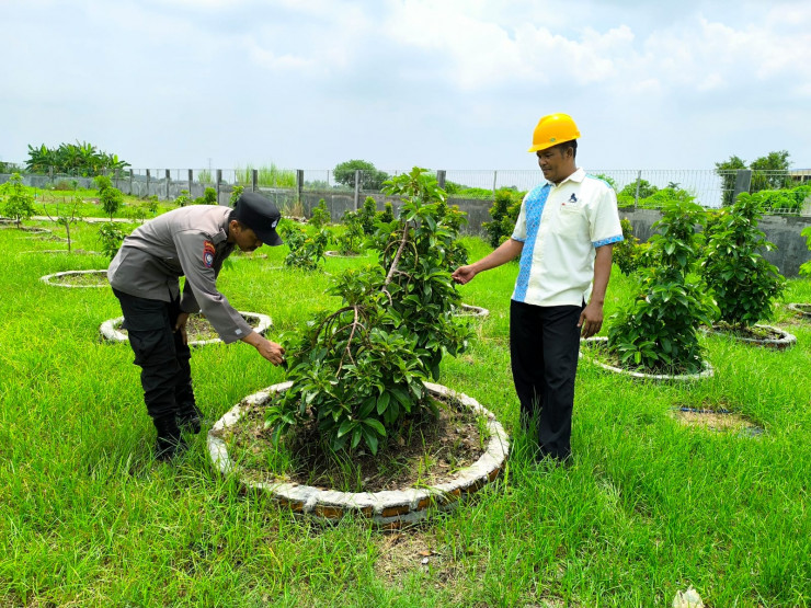 Bhabinkamtibmas Sidodadi Aiptu Anton Cek Lokasi Ketahanan Pangan Bergizi di Desa Sidodadi