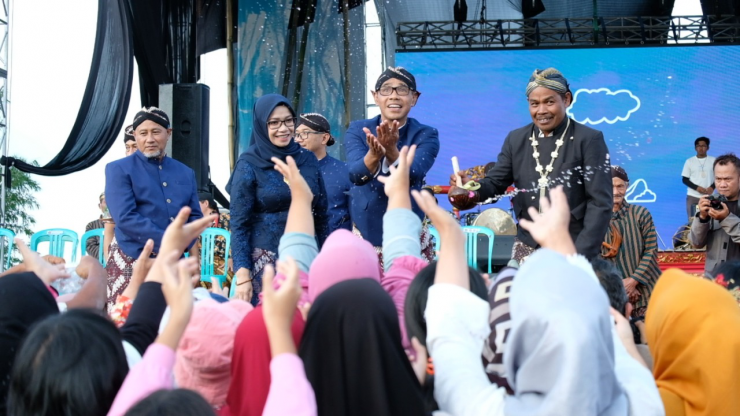 Prosesi Kirab Tirta Mulya Adiraja Semarakkan HUT ke-188 Temanggung