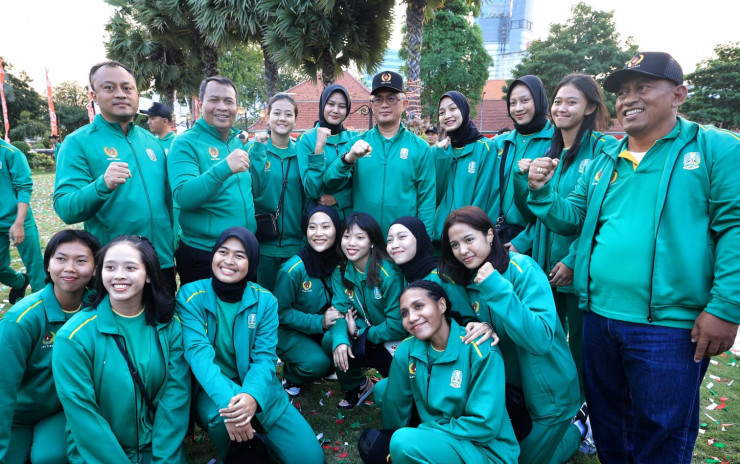 Berangkatkan Kontingen Jatim Berlaga di PON XXI Pj Gubernur dan Kapolda Jatim Beri Motivasi Atlet