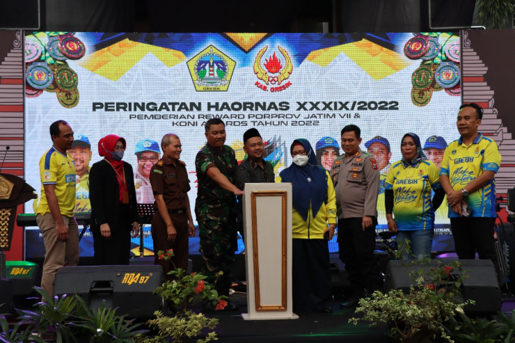 Ikut Berkontribusi dalam Porprov 2023, Kapolres Gresik Diganjar Penghargaan