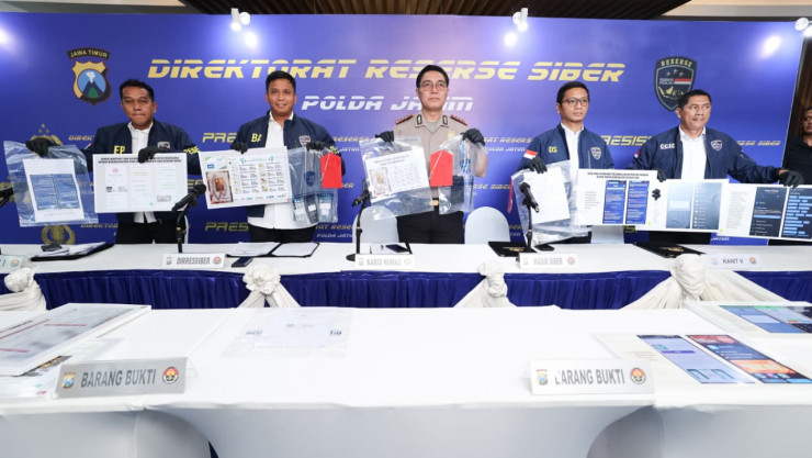Polda Jatim Bongkar Sindikat Penipuan Online Emas Murah, Lima Tersangka Diantaranya Warga Binaan Lapas Diamankan