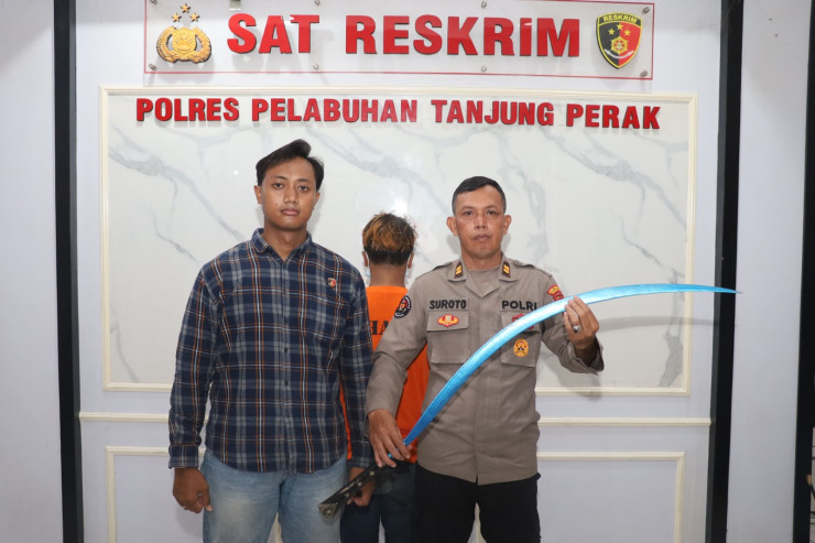 Polres Tanjungperak Amankan Ketua Gangster Durian Runtuh 23 Kedapatan Bawa Sajam