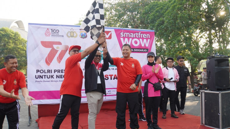 Berbagi Keceriaan Hari Bhayangkara, Ajak Warga Sidoarjo Olahraga Bersama