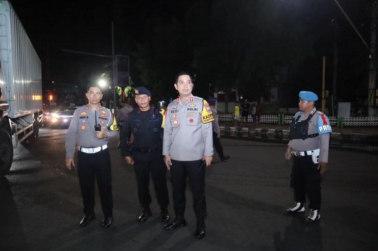 Polres Situbondo Bersama TNI Gelar Patroli Pasca Hasil Quick Count, Antisipasi Gesekan Antar Pendukung Paslon