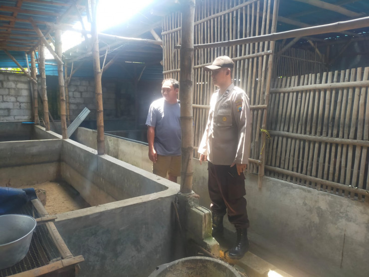 Kapolsek Tarik Tinjau Peternakan Itik Warga, Dukung Implementasi Program Ketahanan Pangan Asta Cita Presiden RI