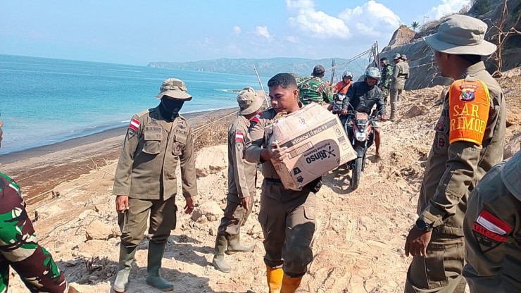 Gempa M 7,7 Guncang NTT, Satbrimob Polda NTT Gerak Cepat Evakuasi Korban dan Buka Akses