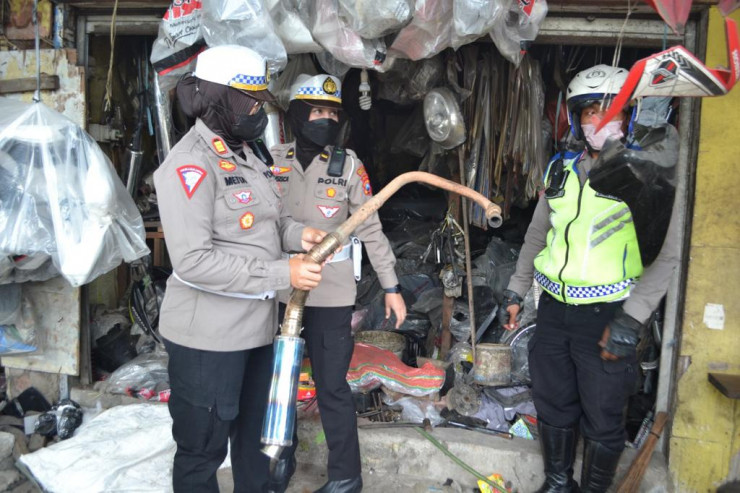 Satlantas Polresta Sidoarjo ‘Blusukan’ ke Pasar Loak