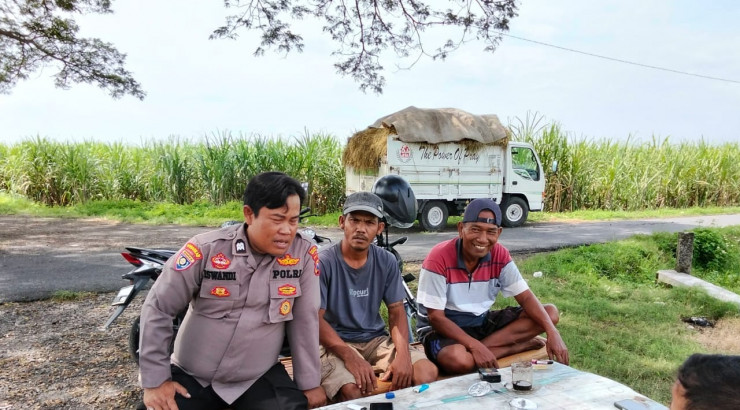 Kanit Binmas Polsek Prambon Ngopi Bareng Petani, Bahas Pelaksanaan Ketahanan Pangan