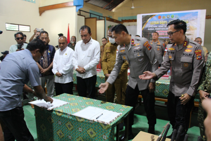 Dari Perselisihan Menuju Persaudaraan, Polda NTT Kawal Perdamaian Lowonara–Belle