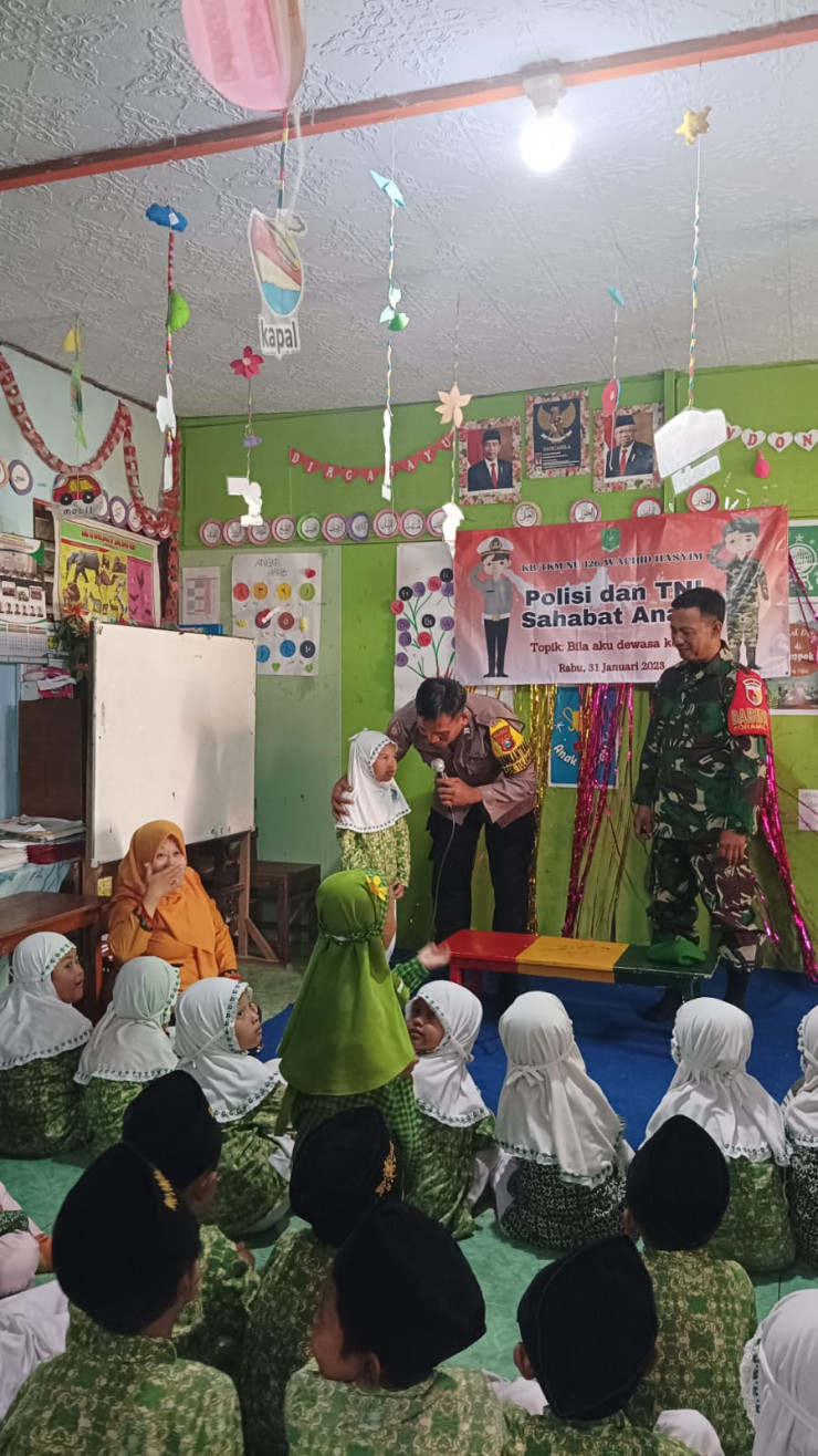 Polisi dan TNI Sahabat Anak