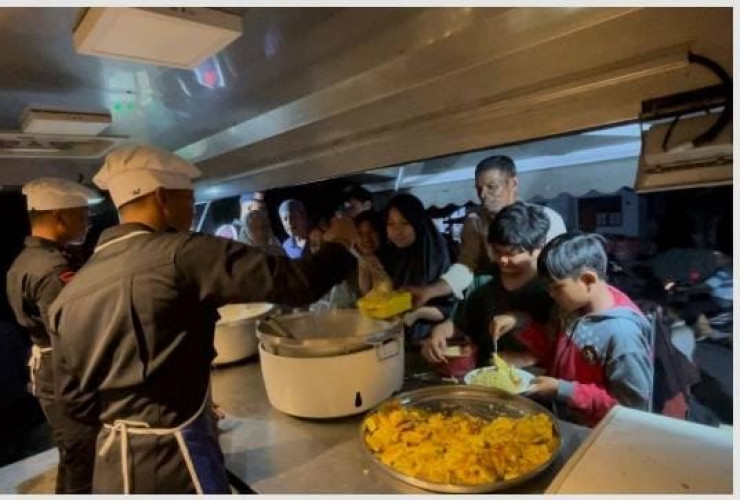 Dapur Lapangan Brimob Suplai Bantuan Makanan untuk Korban Banjir di Aceh Tamiang