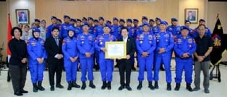 Ditpolairud Polda Jatim Raih Penghargaan "Presisi Award" dari Lemkapi