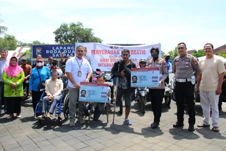 Polres Jember Gandeng Bank BRI Berikan 25 SIM D Gratis Untuk Disabilitas