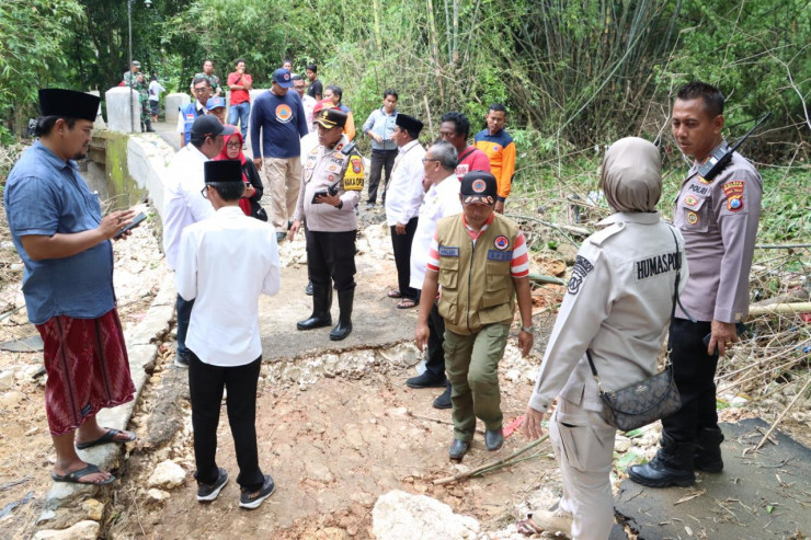 Sigap Tangani Bencana, Polres Bangkalan Terjunkan Pleton Siaga di 3 Desa