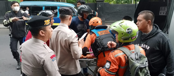 Heroik, Polisi Kota Malang bersama Warga Berhasil Selamatkan Seorang Anak Yang Akan Bunuh Diri
