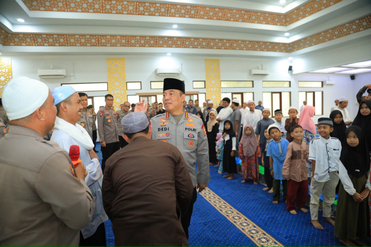 Singgah di Masjid Natabel Jannah, Wakapolri Komjen Dedi Prasetyo Berbagi Santunan dan Jumat Berkah