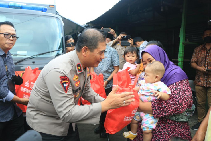 Waka Polda Jatim Dengarkan Keluhan Warga Pada Program Jumat Curhat Serentak