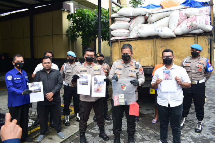 Lagi Satreskrim Polresta Sidoarjo Ungkap Truk Modifikasi Angkut BBM Bersubsidi