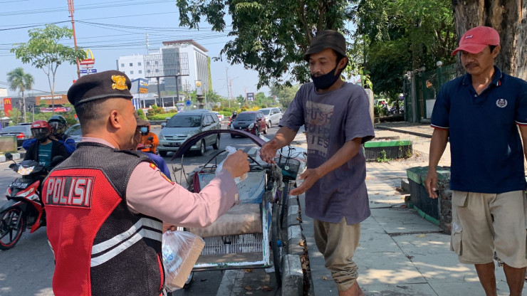 Patroli Kamtibmas dan Peduli Sesama Ala Sat Samapta Polresta Sidoarjo