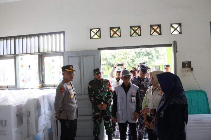 Pasca Pungut dan Hitung Suara Pilkada 2024, Polresta Banyuwangi Bersama Forkopimda Patroli ke PPK Pastikan Situasi Kondusif