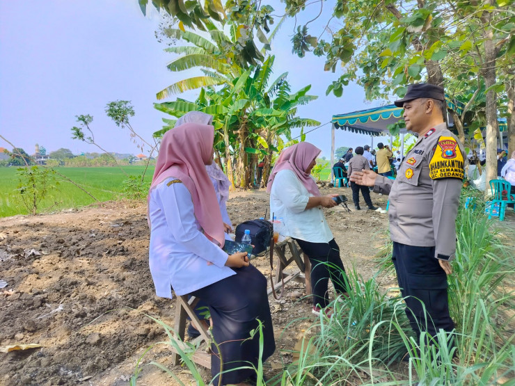 Bhabinkamtibmas Desa Semambung Koordinasi dengan Perangkat Desa Dukung Ketahanan Pangan