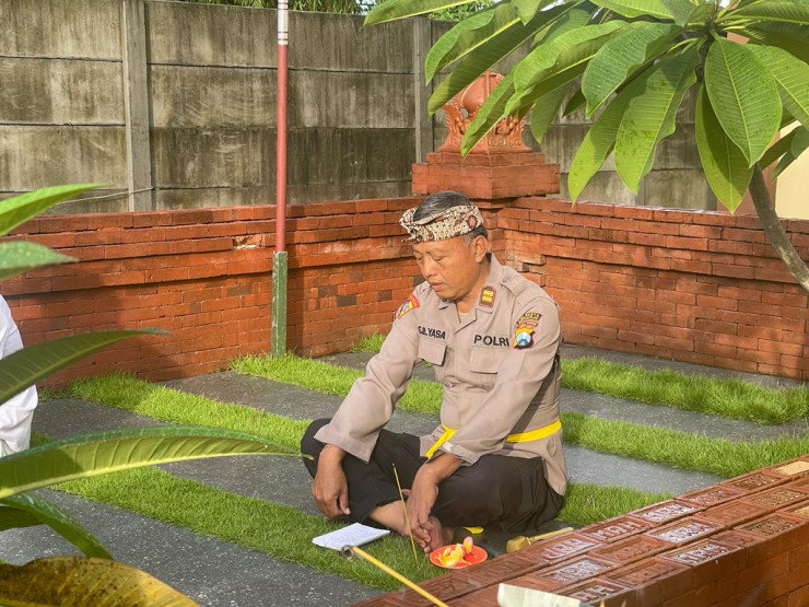 Ibadah Tumpek Wayang di Pura Kertha Bumi Bhayangkara